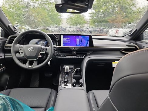 New 2026 Toyota Crown Platinum image 7