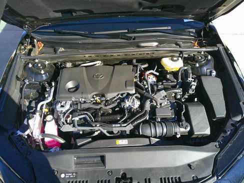 Used 2025 Toyota Camry SE image 34