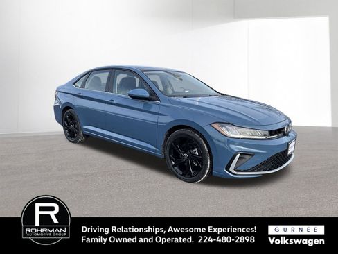 New 2026 Volkswagen Jetta SE image 2