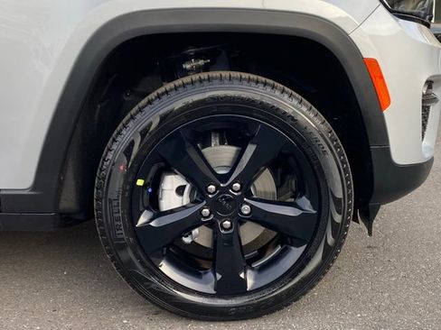 New 2025 Jeep Grand Cherokee Limited w/ Black Appearance Package image 20