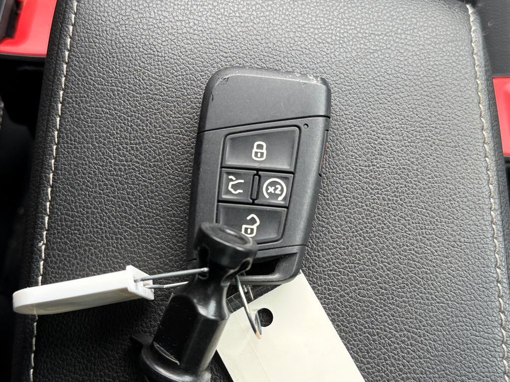 Used 2023 Volkswagen Tiguan SE AWD/4WD image 38