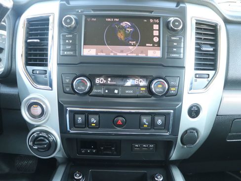 Used 2019 Nissan Titan PRO-4X w/ Pro-4x Convenience Package image 21