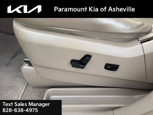 Used 2013 Chrysler Town & Country Limited w/ Luxury Group image 18