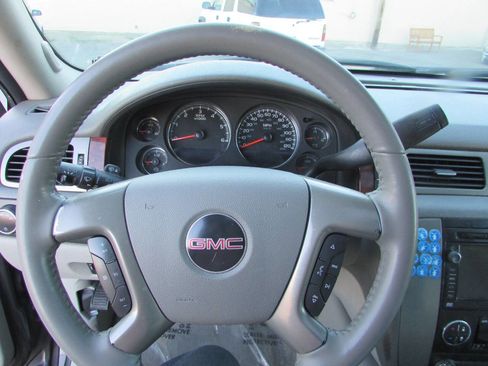 Used 2010 GMC Yukon XL SLT image 25