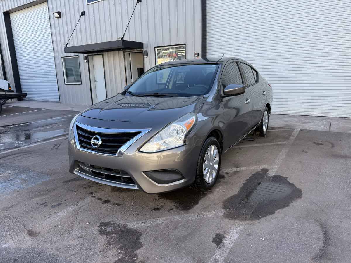 Used 2016 Nissan Versa SV FWD image 2