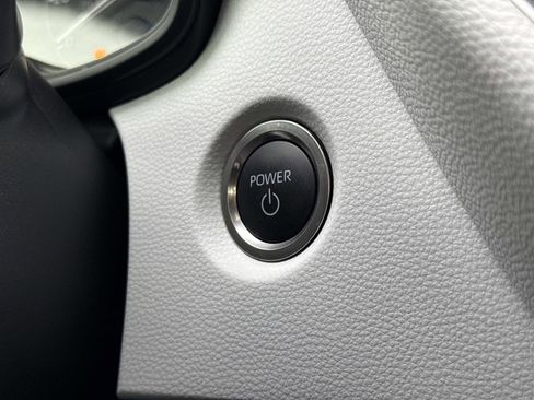 Used 2025 Toyota Corolla SE image 13