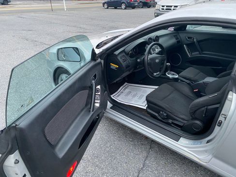 Used 2004 Hyundai Tiburon GT image 12