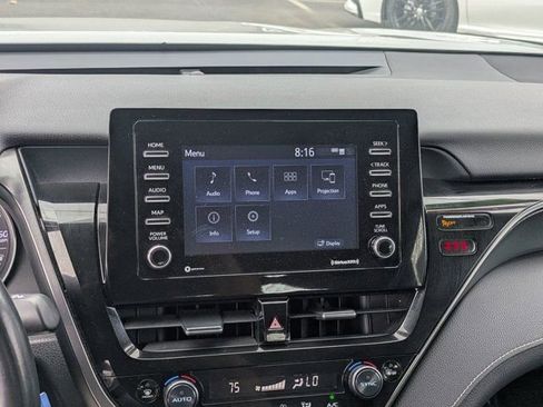 Used 2023 Toyota Camry SE image 19