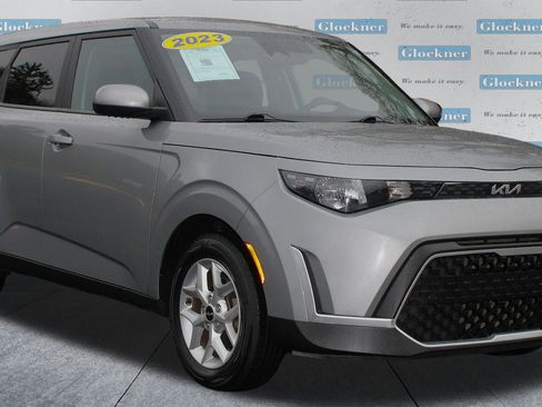 Used 2023 Kia Soul LX w/ LX Technology Package image 3