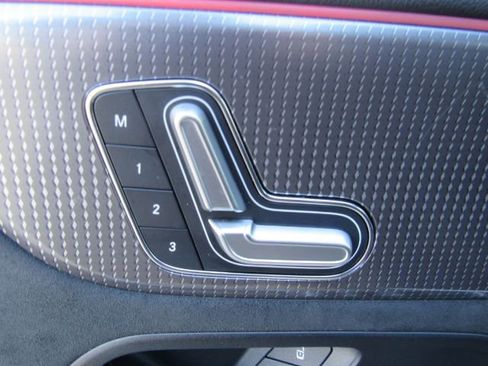 Used 2023 Mercedes-Benz EQB 300 4MATIC image 15