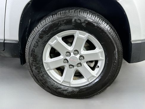 Used 2015 GMC Acadia SLE image 30