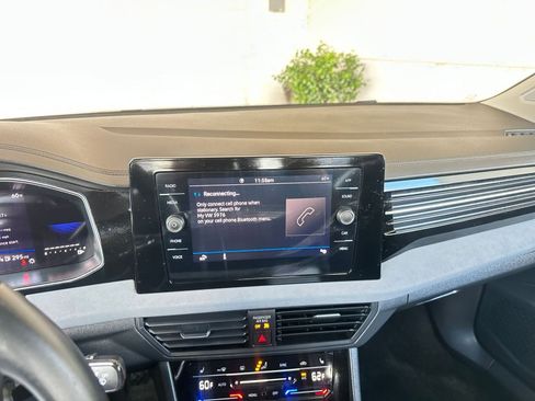 Used 2025 Volkswagen Jetta SE image 21