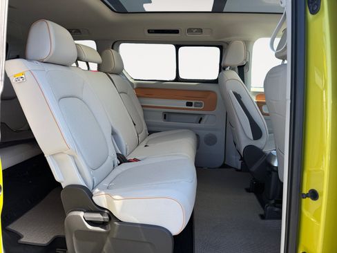Certified 2025 Volkswagen ID. Buzz 1st Edition RWD image 18