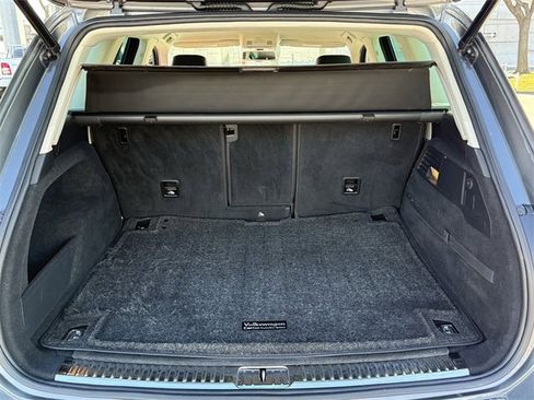 Used 2015 Volkswagen Touareg Sport image 29