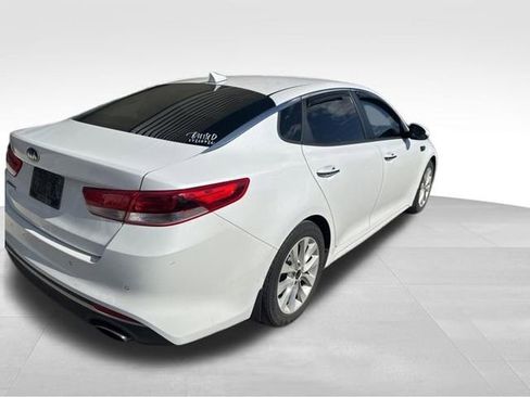 Used 2018 Kia Optima LX w/ 17" Alloy Wheels Package image 10