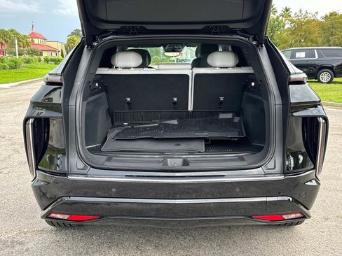 New 2025 Cadillac Lyriq Luxury image 10