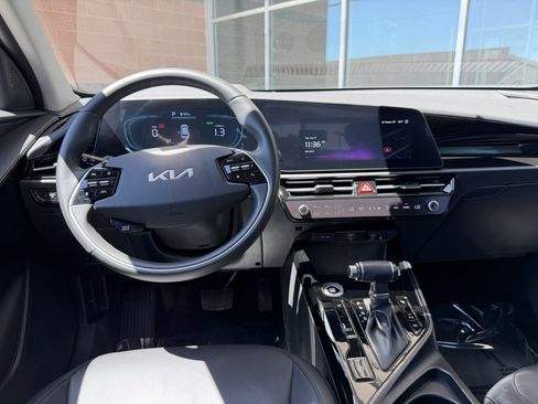 Used 2025 Kia Niro EX FWD image 16