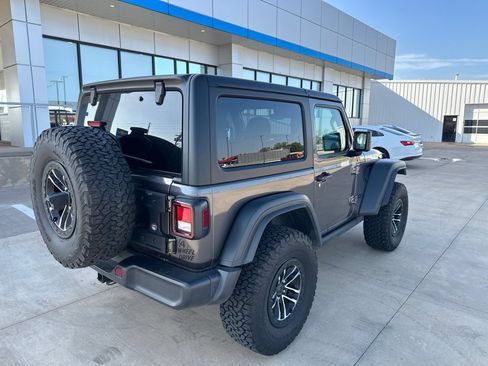 Used 2025 Jeep Wrangler Sport AWD/4WD image 33