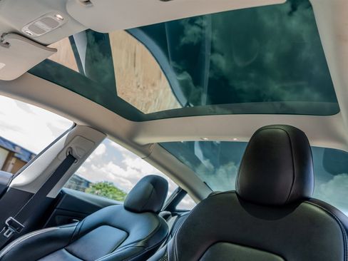 Used 2022 Tesla Model 3 Standard Range RWD image 27