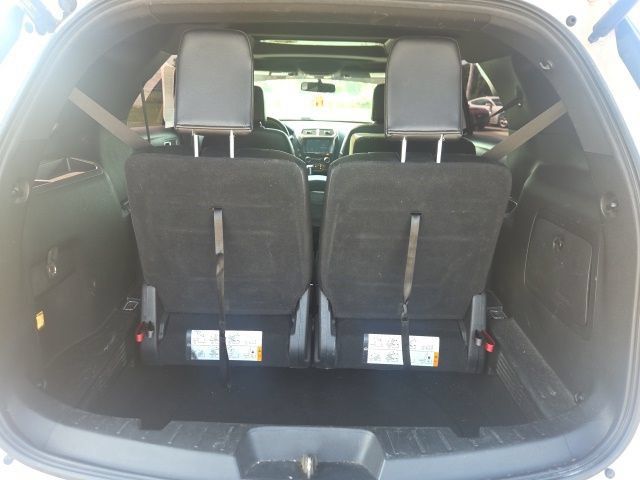 Used 2018 Ford Explorer XLT w/ Equipment Group 202A AWD/4WD image 11