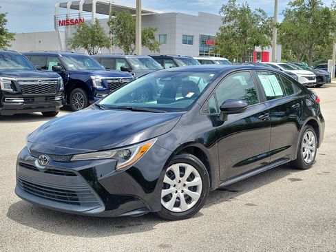Used 2023 Toyota Corolla LE FWD image 33