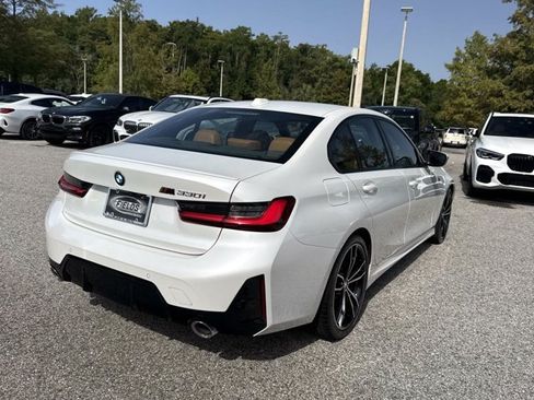 Used 2023 BMW 330i Sedan w/ M Sport Package RWD image 3