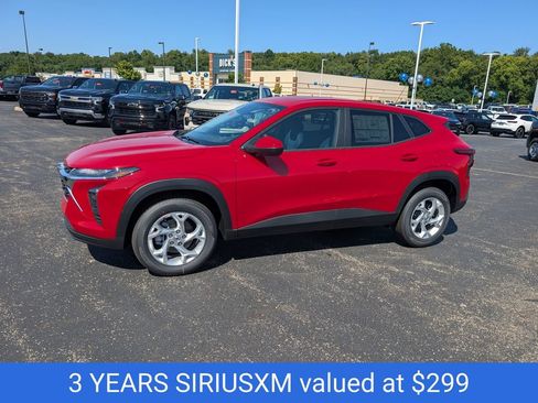 New 2026 Chevrolet Trax LS w/ LS Convenience Package FWD image 4