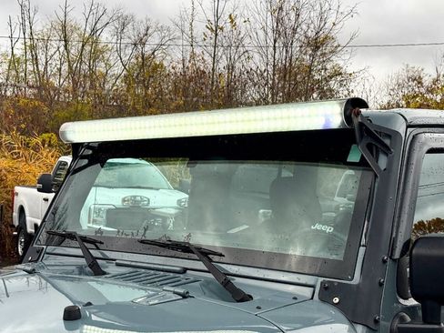 Used 2015 Jeep Wrangler Unlimited Sahara w/ Connectivity Group image 4