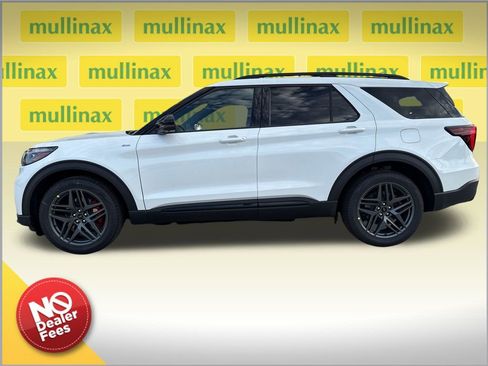 New 2026 Ford Explorer ST-Line RWD image 2