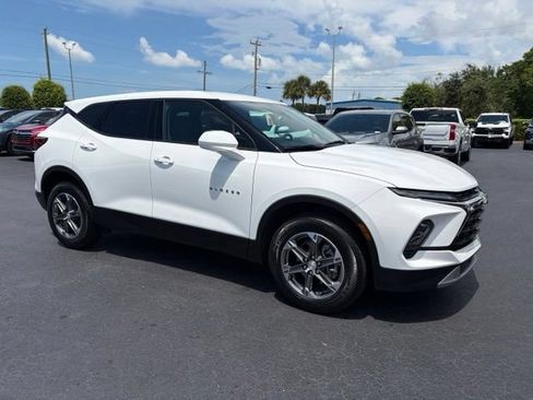Used 2025 Chevrolet Blazer LT FWD image 1