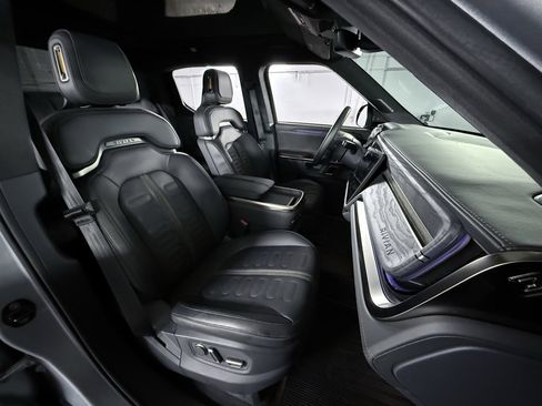 Used 2022 Rivian R1T Adventure image 27