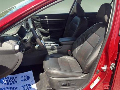 Used 2024 Nissan Altima 2.5 SR w/ SR Premium Package FWD image 11