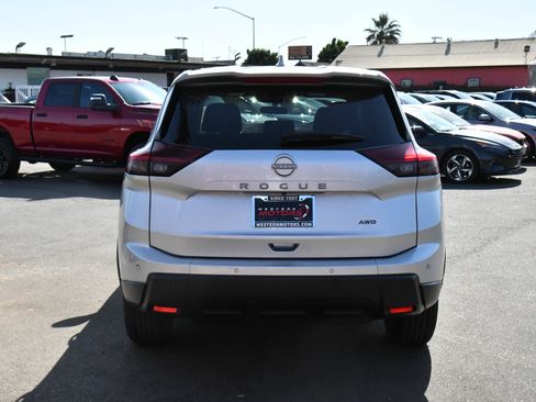 Used 2025 Nissan Rogue SV AWD/4WD image 7