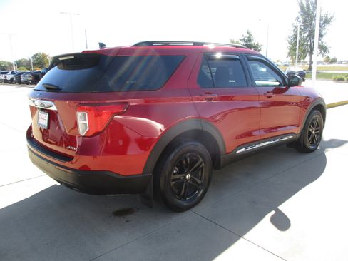 Used 2023 Ford Explorer XLT image 7