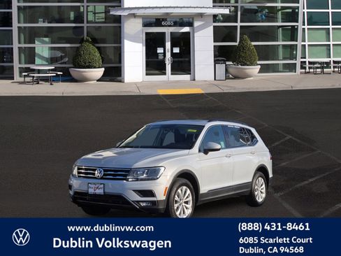 Used 2018 Volkswagen Tiguan SE w/ Panoramic Sunroof Package image 8
