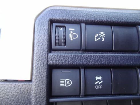 Used 2024 Toyota Tacoma TRD Off-Road AWD/4WD image 15