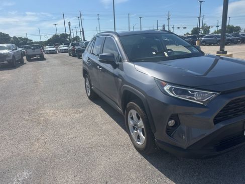 Used 2019 Toyota RAV4 XLE AWD/4WD image 7