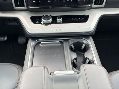 Certified 2025 Ford Expedition Active AWD/4WD image 25