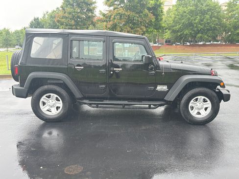 Used 2016 Jeep Wrangler Unlimited Sport w/ Connectivity Group AWD/4WD image 10
