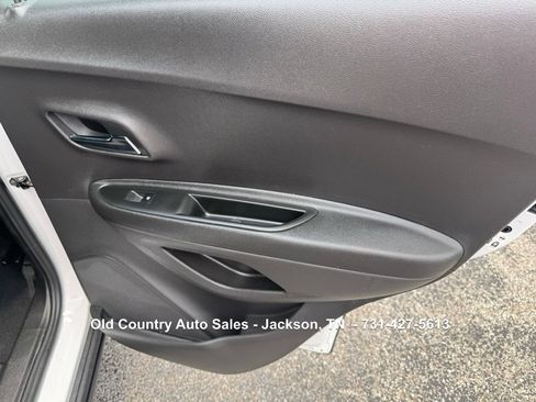 Used 2020 Chevrolet Trax LS w/ Tint and Cruise Package image 12