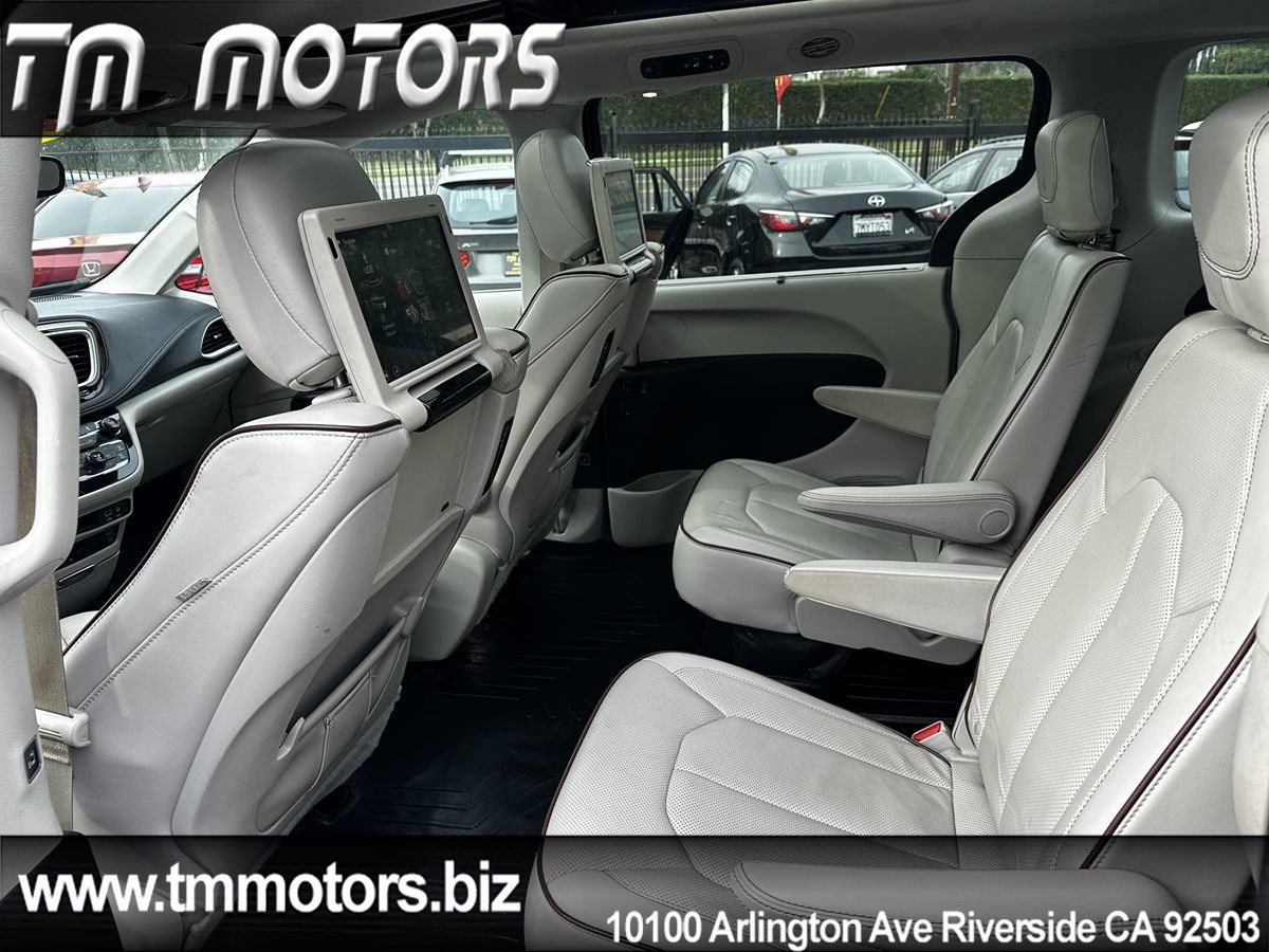 Used 2017 Chrysler Pacifica Limited w/ UConnect Theater Package FWD image 19