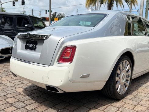 Used 2019 Rolls-Royce Phantom Sedan RWD image 12