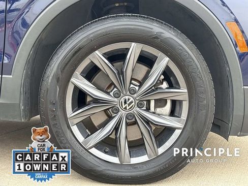 Used 2023 Volkswagen Tiguan SE w/ Panoramic Sunroof Package image 7