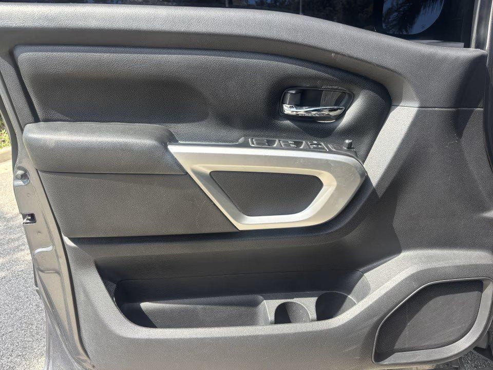 Used 2019 Nissan Titan SV RWD image 28