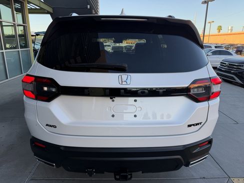 Used 2023 Honda Pilot Sport image 13