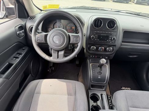 Used 2015 Jeep Patriot Latitude AWD/4WD image 19