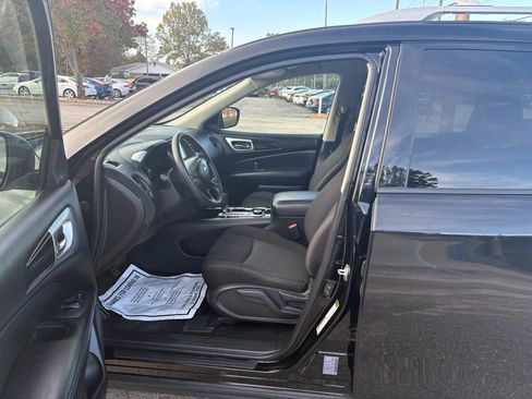 Used 2019 Nissan Pathfinder S image 3