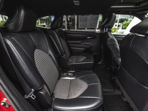 Used 2021 Toyota Highlander XSE AWD/4WD image 30