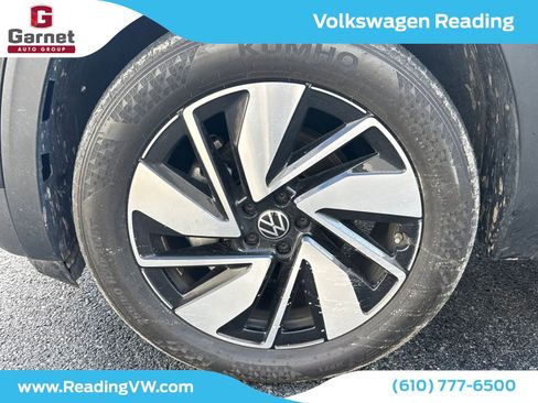 Certified 2025 Volkswagen Atlas SE image 9