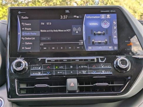 Used 2022 Toyota Highlander Platinum image 19